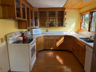 26 Pleasant St, Millinocket, ME 04462 - photo 6