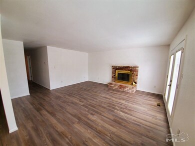 893 E Greenbrae Dr, Sparks, NV 89434 - photo 3