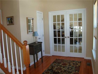 Entry/Foyer.