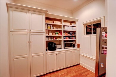 Large butler's  pantry, perfect for small applianc