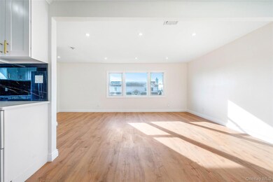 50 Mahland Place unit 2nd Floor, Oceanside, NY 11572 - photo 5