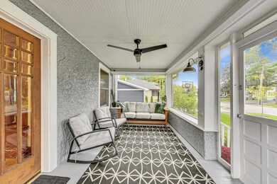 Large screened in front porch!