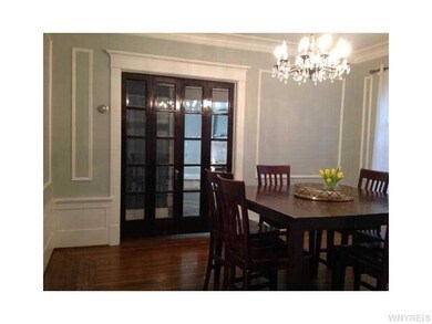 Dining Room. Lower Unit dining room