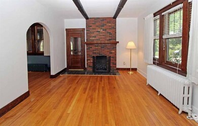 LIVING ROOM - GAS FIREPLACE