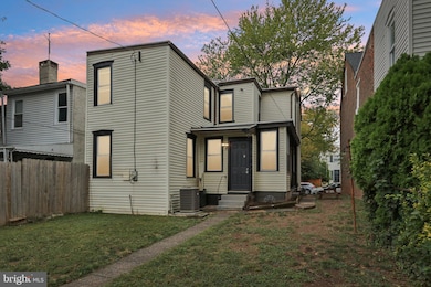 418 Walnut St, Pottstown, PA 19464 - photo 3