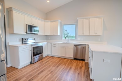 941 9th Ave N, Clinton, IA 52732 - photo 6