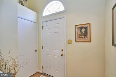 8302 Southern Oaks Ct, Lorton, VA 22079 - photo 3