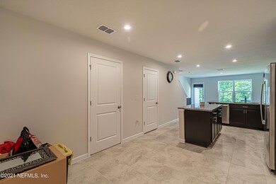 5935 Creekside Crossing Dr, Jacksonville, FL 32210 - photo 3