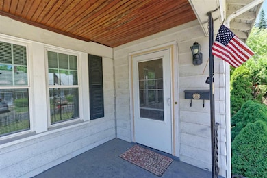 8 Mohawk Ave, Rensselaer, NY 12144 - photo 5