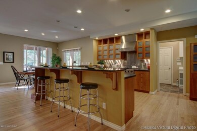 Comfortable Breakfast Bar