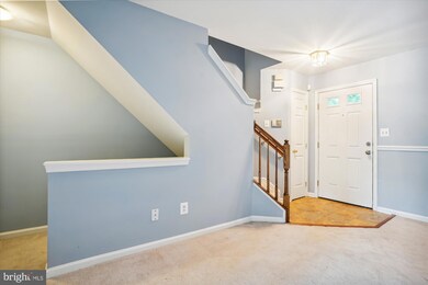 1719 Vonnies View Ct, Woodbridge, VA 22192 - photo 4