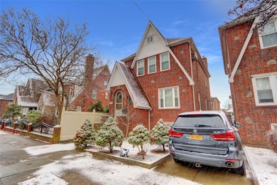 2445 Yates Ave, Bronx, NY 10469 - photo 4