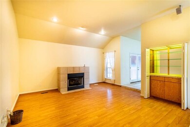 Gas log fireplace