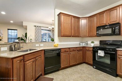 408 April Way Middletown NJ-MLS_Size-010