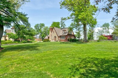 330 N 8th Ave E, Newton, IA 50208 - photo 2