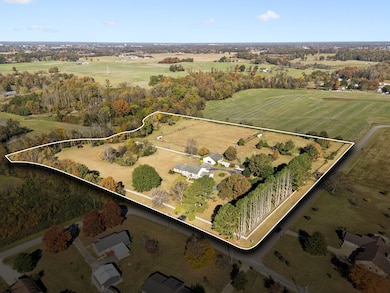 2600 Clanton Rd, Lawrenceburg, TN 38464 - photo 7