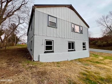 1722 Saxton Rd, Saxton, PA 16678 - photo 5