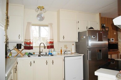 328 Beechwood Dr unit A, Grants Pass, OR 97526 - photo 6