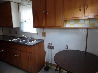 175 W 3rd St, Newburg, MO 65550 - photo 4