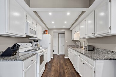 828 Graceland Ave unit 405, Des Plaines, IL 60016 - photo 4