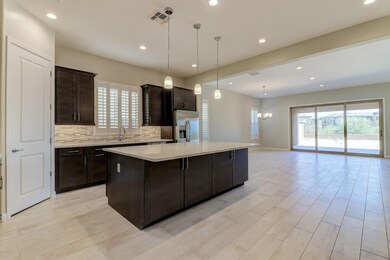 44 Kitchen-great rm