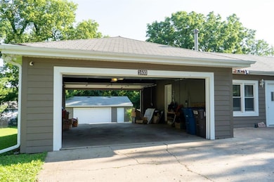 1600 Evergreen Ave, Des Moines, IA 50320 - photo 3