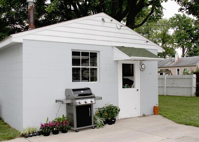 Detached Garage