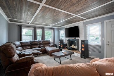 1637 W 36th St, Davenport, IA 52806 - photo 5