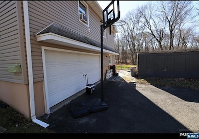 484 Caldwell Dr, Wyckoff, NJ 07481 - photo 4