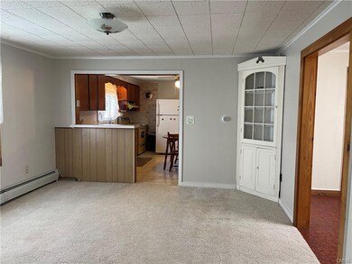looking in from living room you see another possib