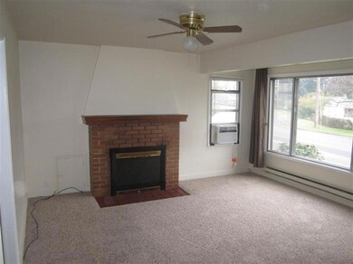 1104 NW Elm St, Grants Pass, OR 97526 - photo 2