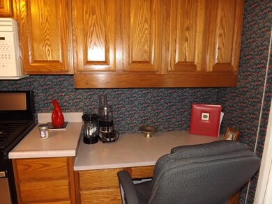 2345 Beverly Dr, Redding, CA 96002 - photo 5