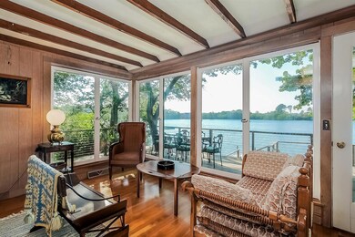 013-photo-family-room-6235872