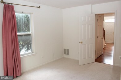 2515 James Madison Cir, Herndon, VA 20171 - photo 5