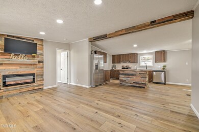 211 Boone St, Weber City, VA 24290 - photo 5