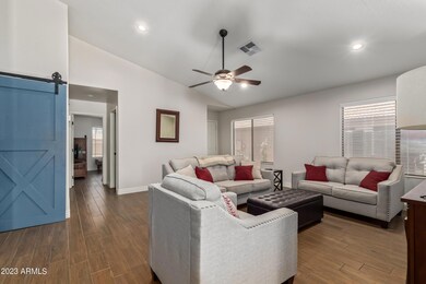 552 S Ruffian Dr, Gilbert, AZ 85296 - photo 5