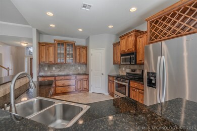 Granite, Stainless Steel appliance that stay, walk