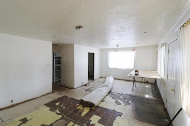 150 N 3rd St, Central Point, OR 97502 - photo 5