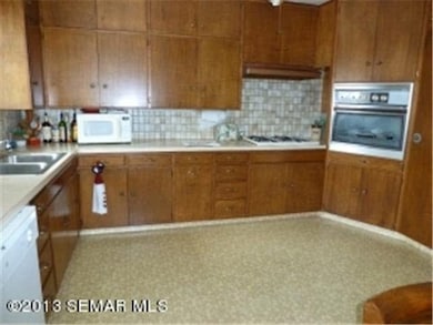 305 Burr Oak Dr, Albert Lea, MN 56007 - photo 2