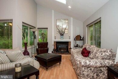 8633 Reseca Ln, Springfield, VA 22152 - photo 3