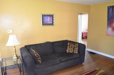 LIVING ROOM 1
