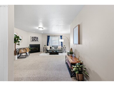 1038 Diamond St, Springfield, OR 97477 - photo 6