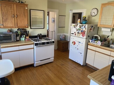 264 Robbins St unit B, Waltham, MA 02453 - photo 4