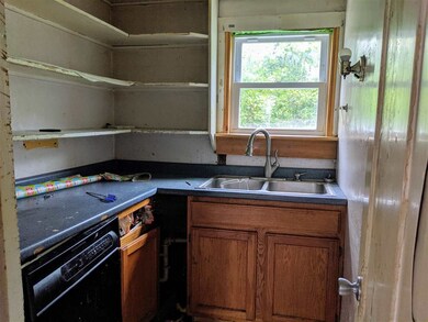 24 Meadow St, Claremont, NH 03743 - photo 7