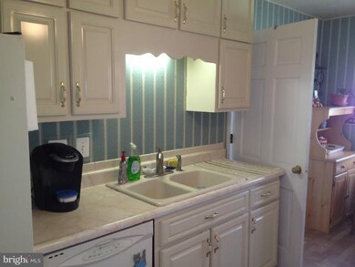 8029 Hillcrest Dr, Manassas, VA 20111 - photo 6