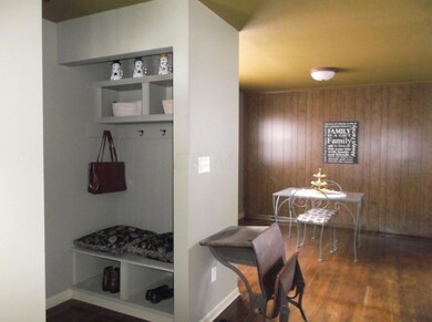 2560 Regina 012