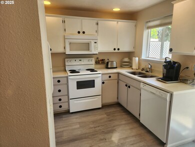 4792 Lancaster Dr NE unit 112 Dr NE, Salem, OR 97305 - photo 6