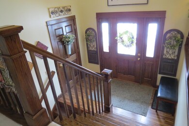 1314 Skyline Dr, Jamestown, ND 58401 - photo 4