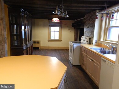 1637 W Philadelphia Ave, Boyertown, PA 19512 - photo 2