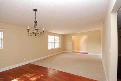 5901 Dian Wood Dr, Jacksonville, FL 32210 - photo 4